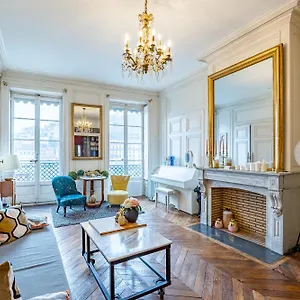  Apartment Haussmannien D'artiste, Exception, Quai De Saone Balcon+parking France